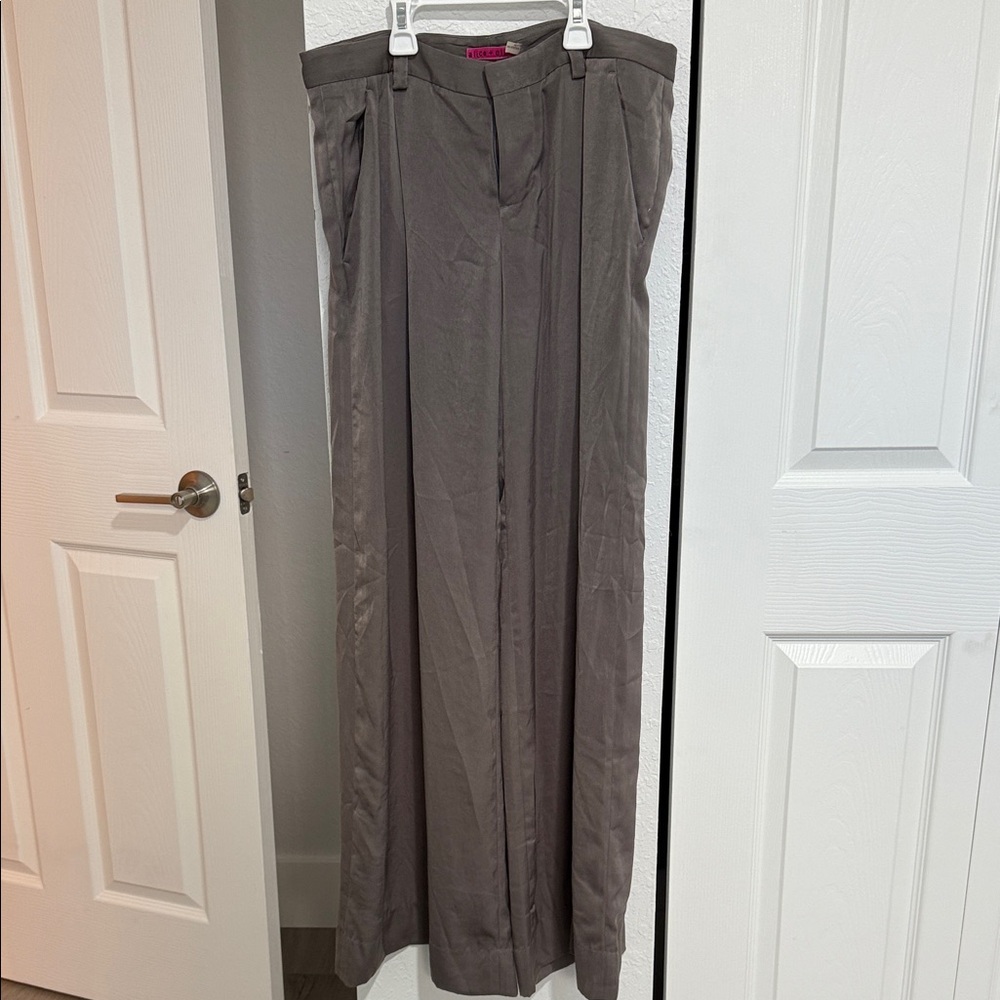 Alice + Olivia Gray Wide-Leg Pants